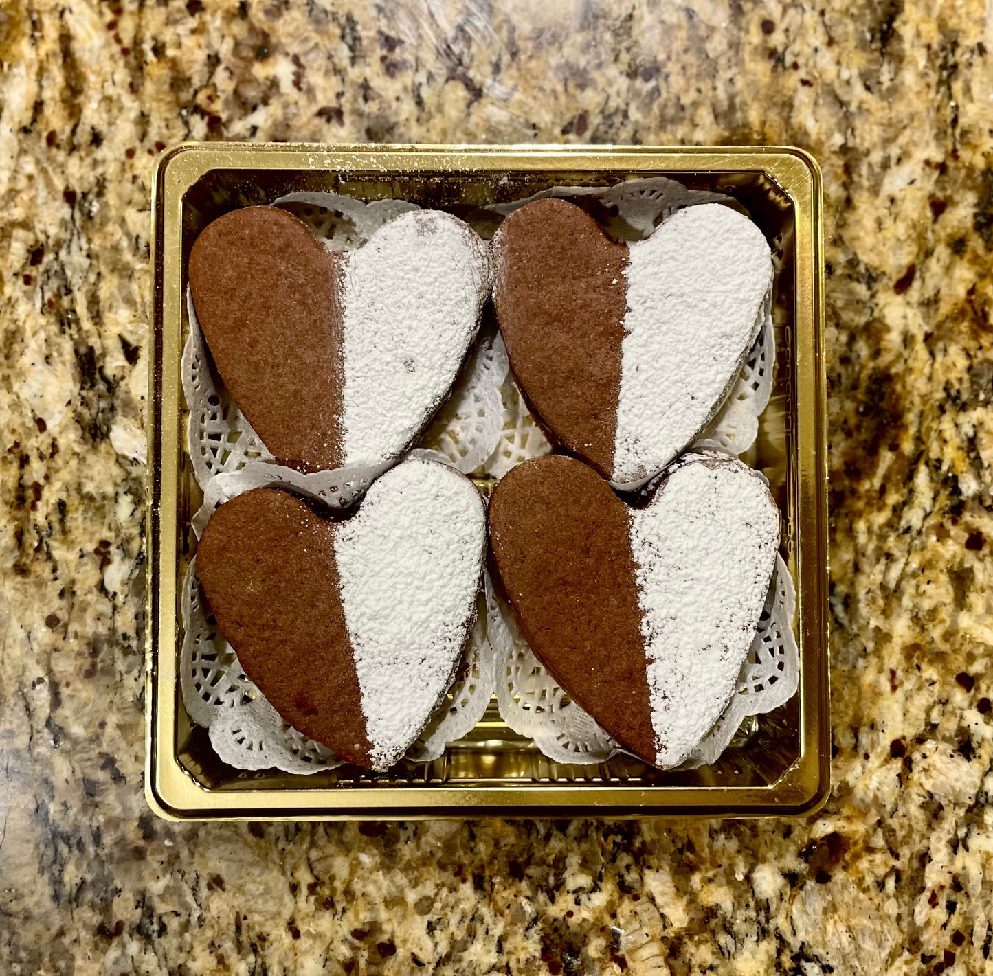 Caja Con 4 Alfajores Corazón De Chocolate Hershey's